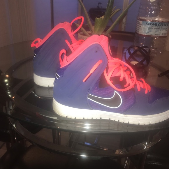 NIKE BASKETBALL SHOES - Picture 4 of 7